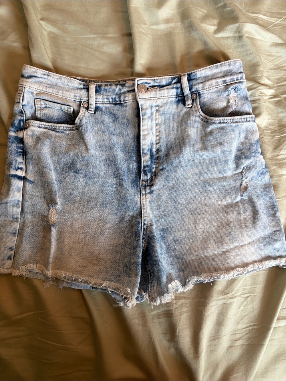 Curvy 4” Size 10 Sofia Vergara High-Rise Light Blue Shorts